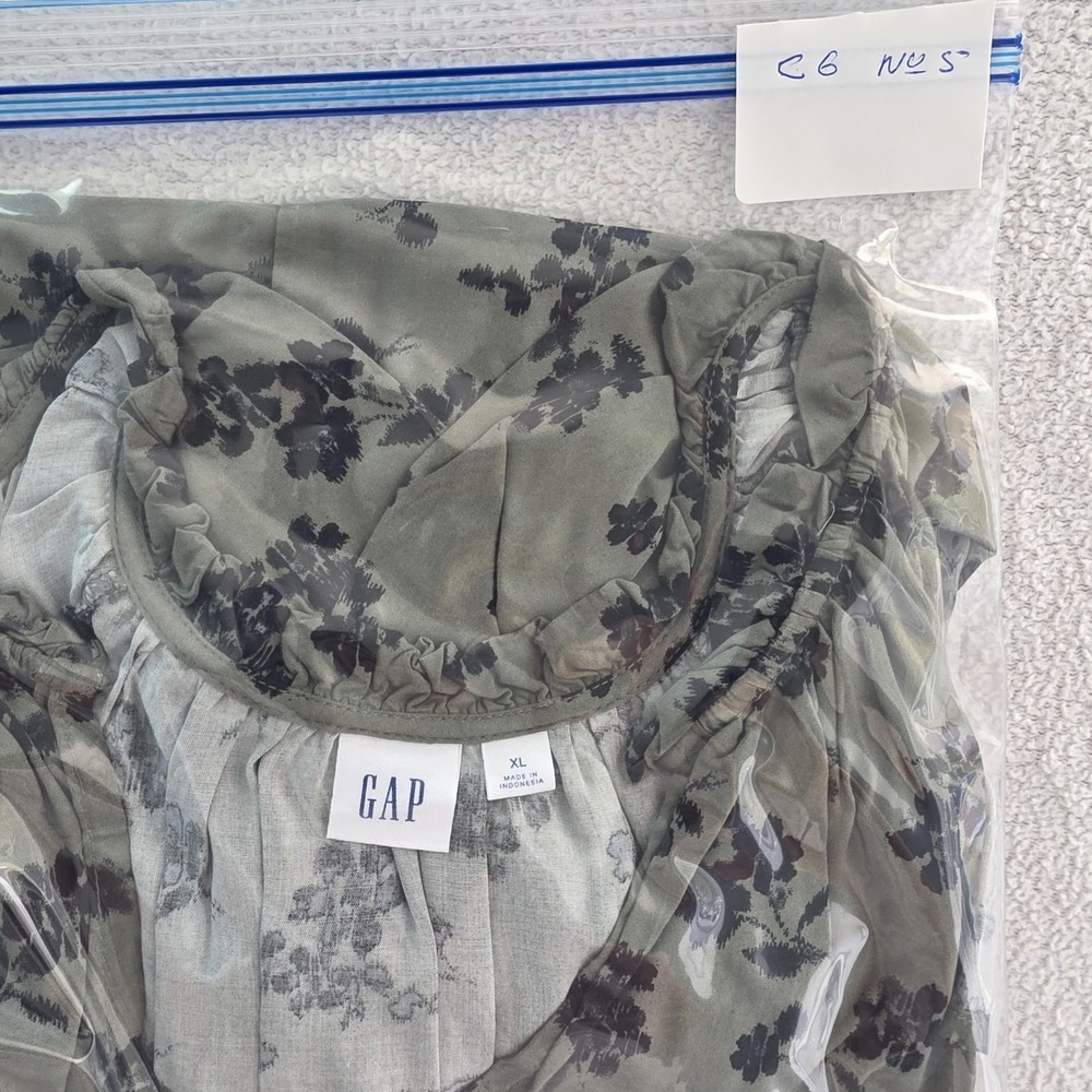 GAP Women XL Green Floral Blouse V Neck Short Sleeve Flowy Casual - Picture 14 of 15